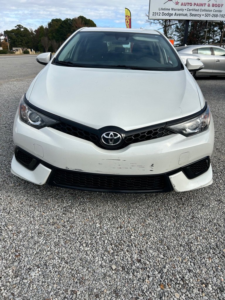 Used 2018 Toyota Corolla iM image 2