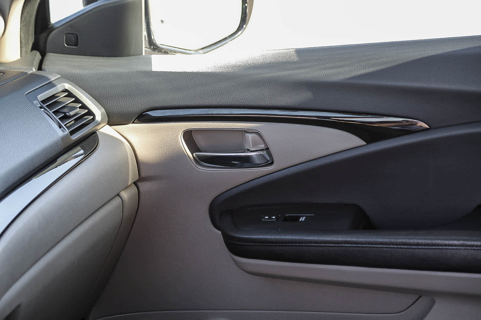Used 2016 Honda Pilot Elite image 21