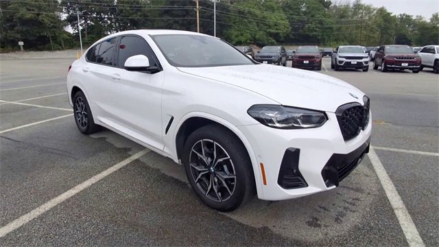 Used 2025 BMW X4 xDrive30i w/ Premium Package image 2
