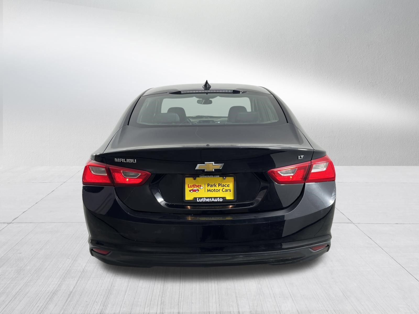 Used 2017 Chevrolet Malibu LT FWD image 6