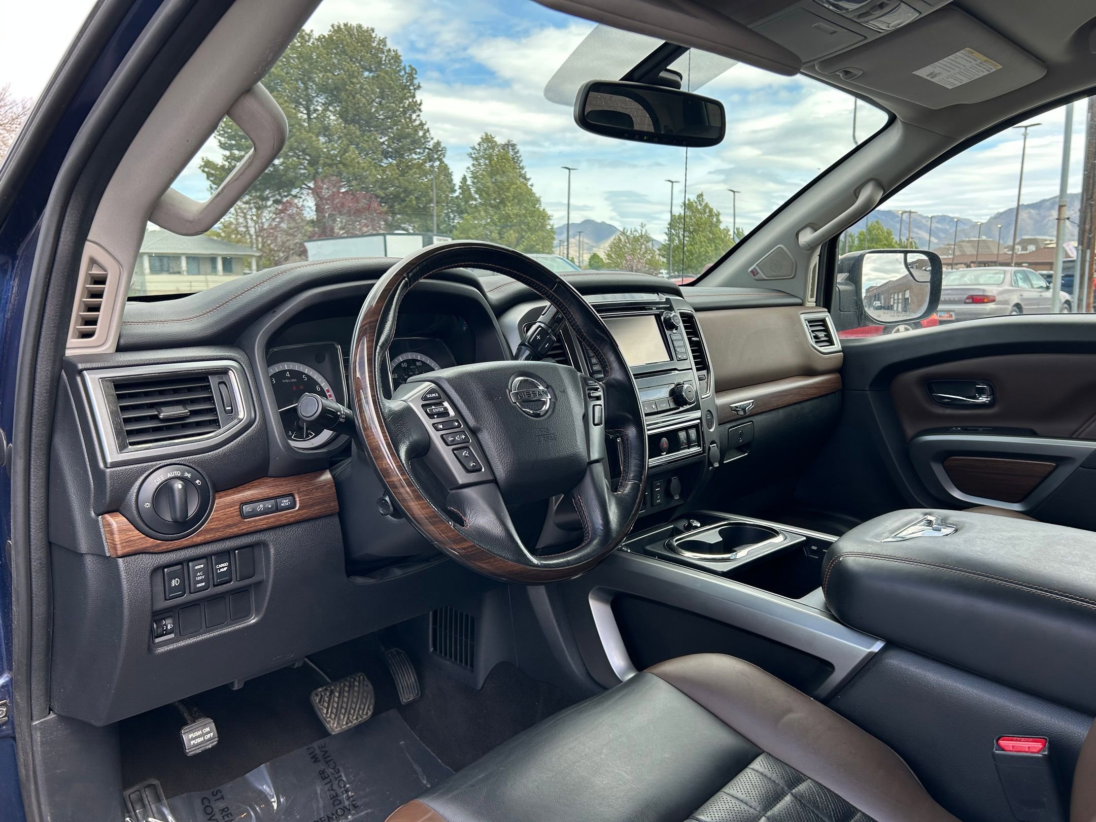 Used 2018 Nissan Titan Platinum Reserve image 11