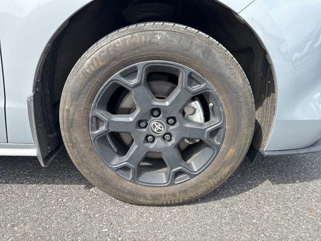 Certified 2025 Toyota Sienna XLE Woodland Edition image 11