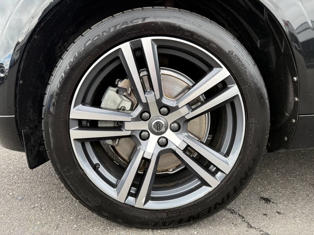 Used 2019 Volvo XC60 T6 Momentum w/ Multimedia Package AWD/4WD image 9