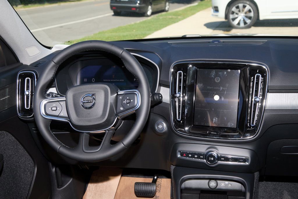 New 2026 Volvo XC40 B5 Ultra w/ Climate Package image 24