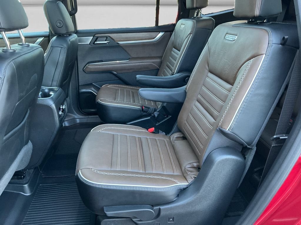 Used 2026 GMC Acadia Denali Ultimate w/ LPO, Rugged Package AWD/4WD image 14