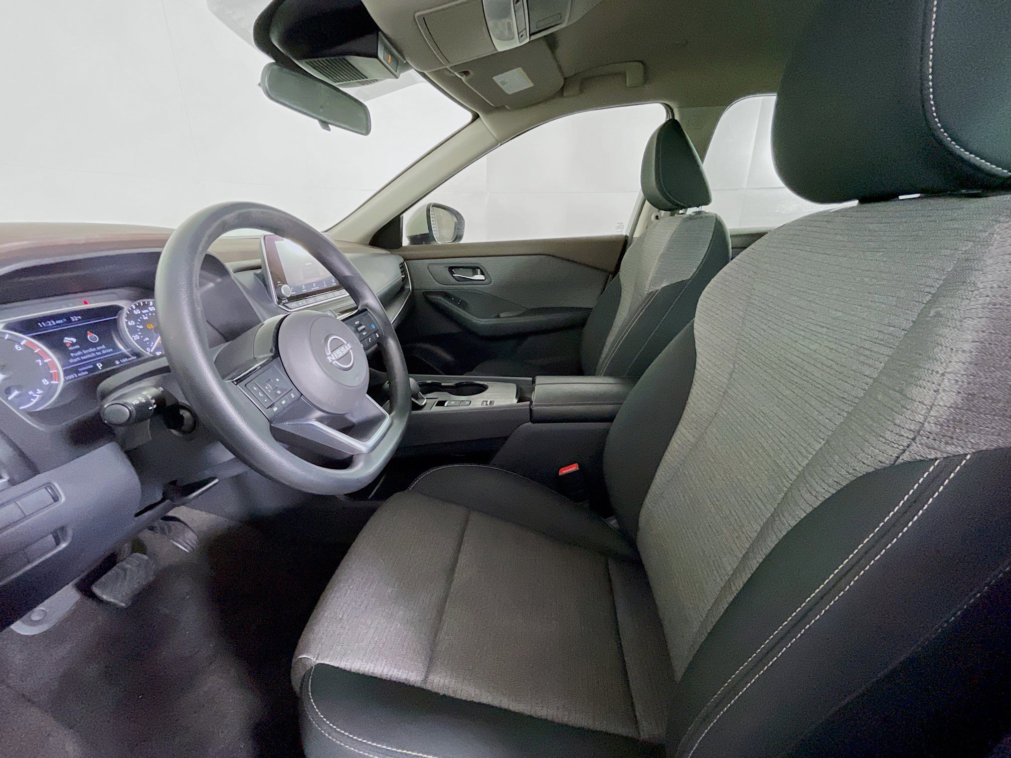 Used 2023 Nissan Rogue SV image 13