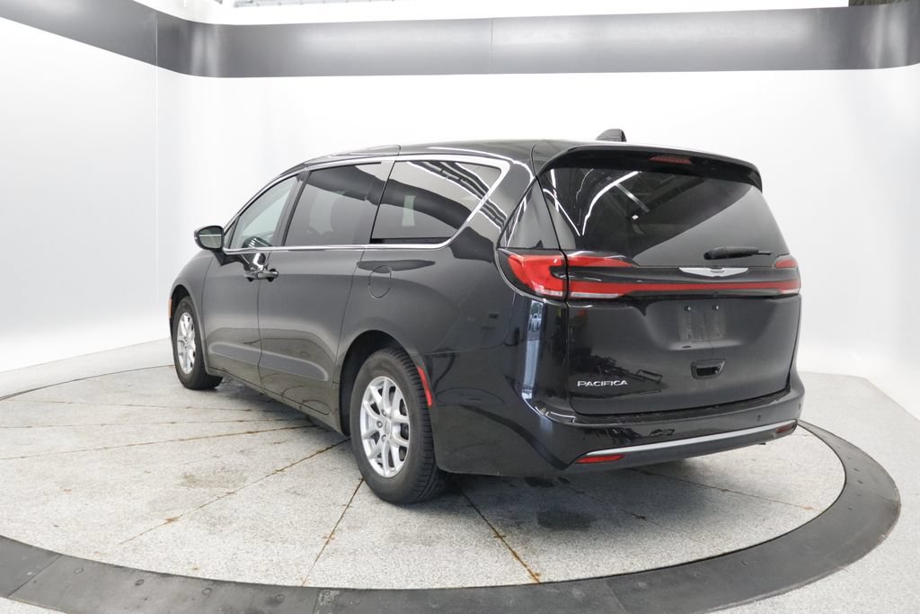 Certified 2023 Chrysler Pacifica Touring-L FWD image 3