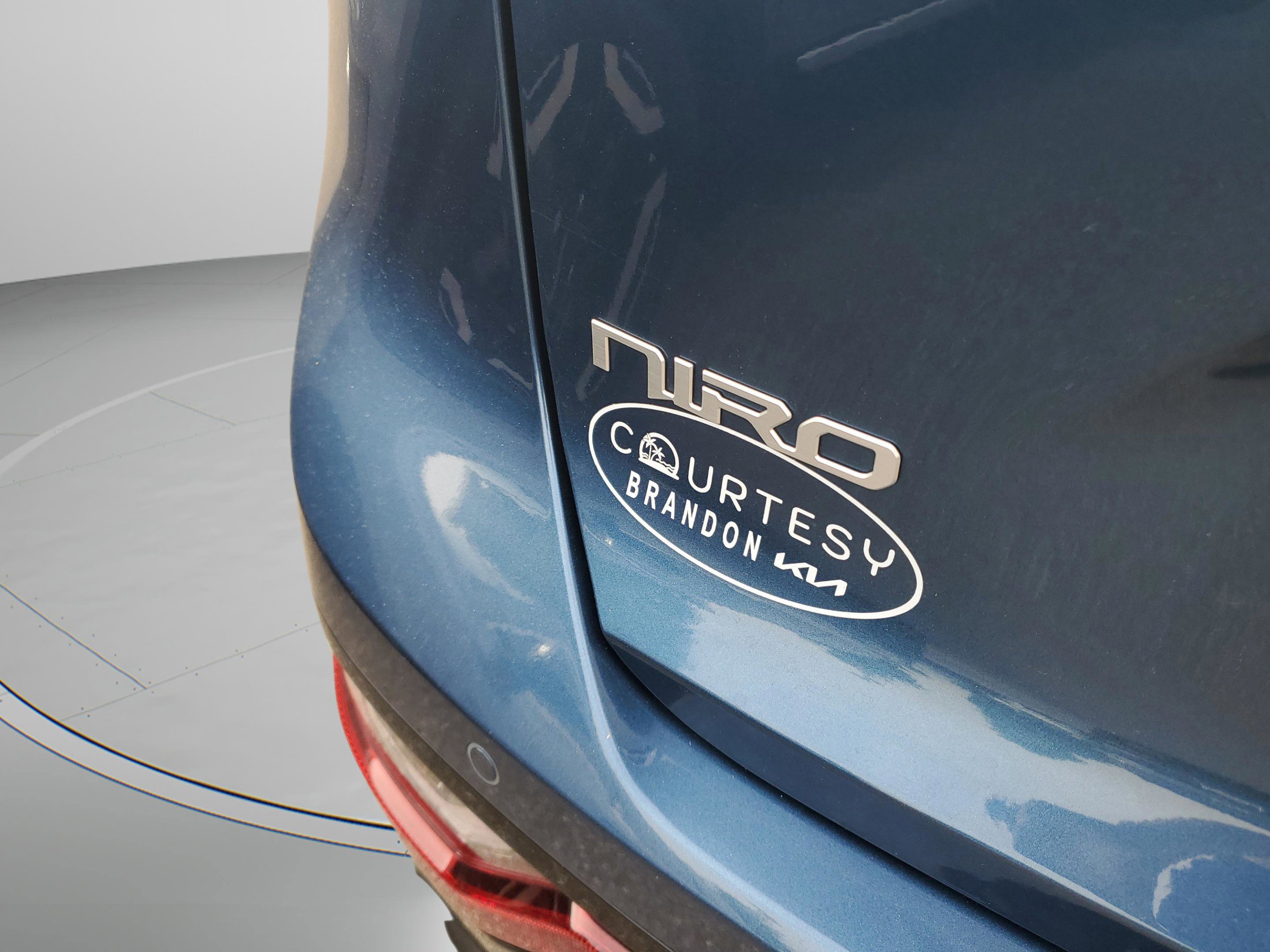 Certified 2024 Kia Niro SX Touring image 9