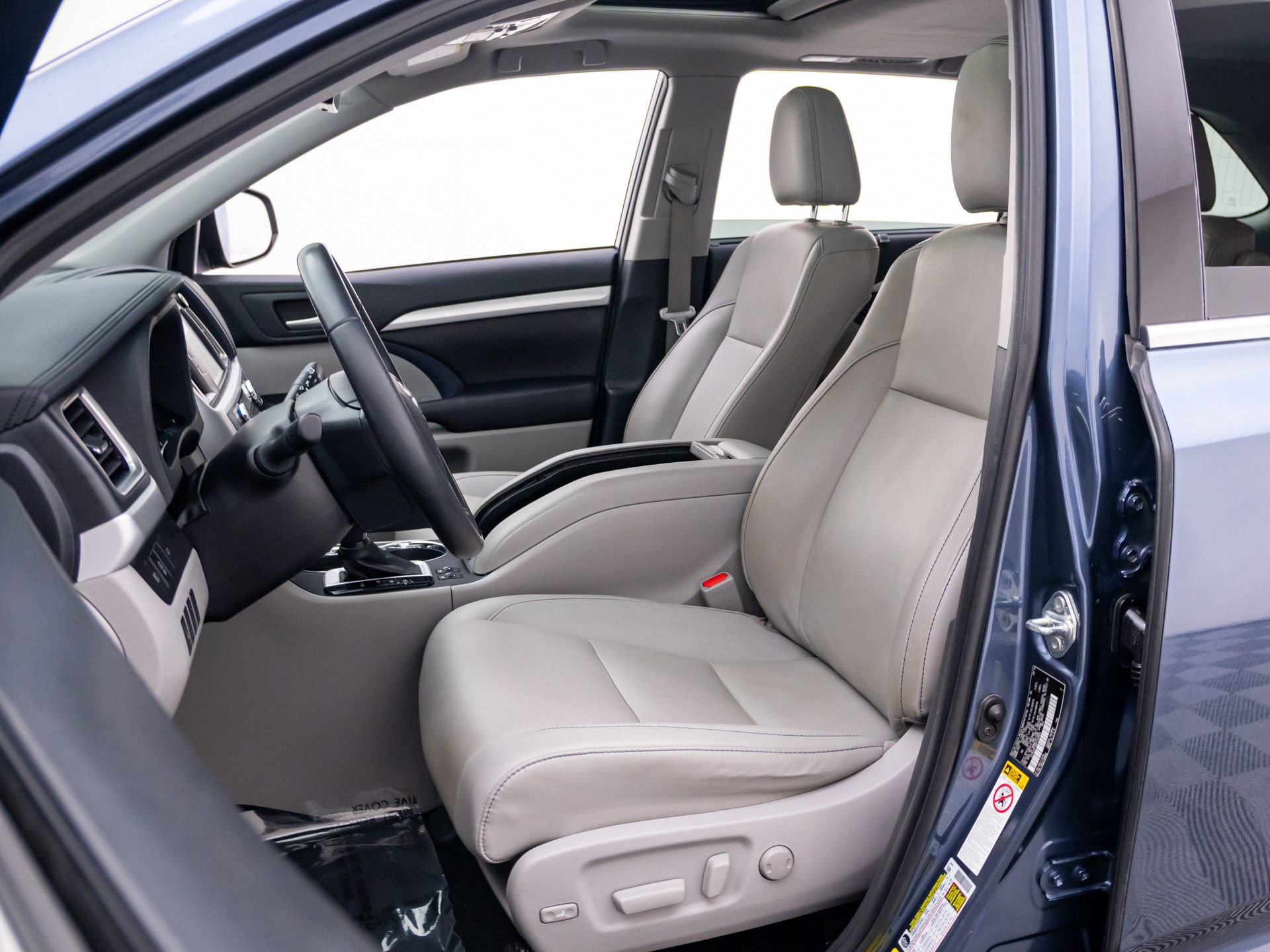 Used 2019 Toyota Highlander XLE image 14