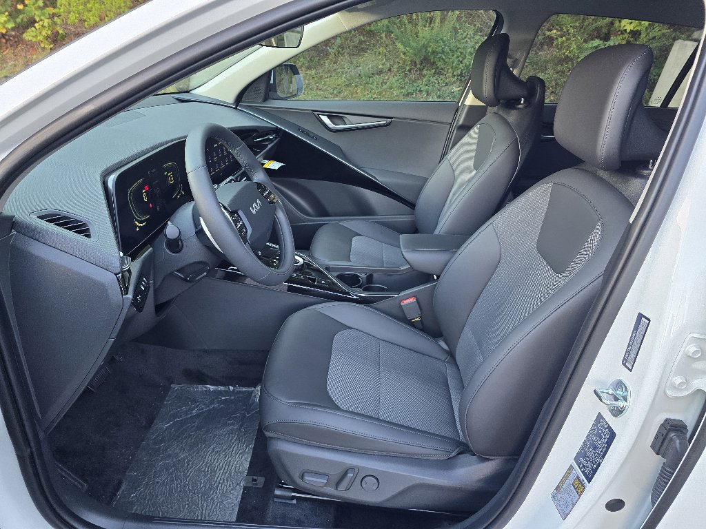 New 2025 Kia Niro EX w/ EX Cold Weather Package image 5