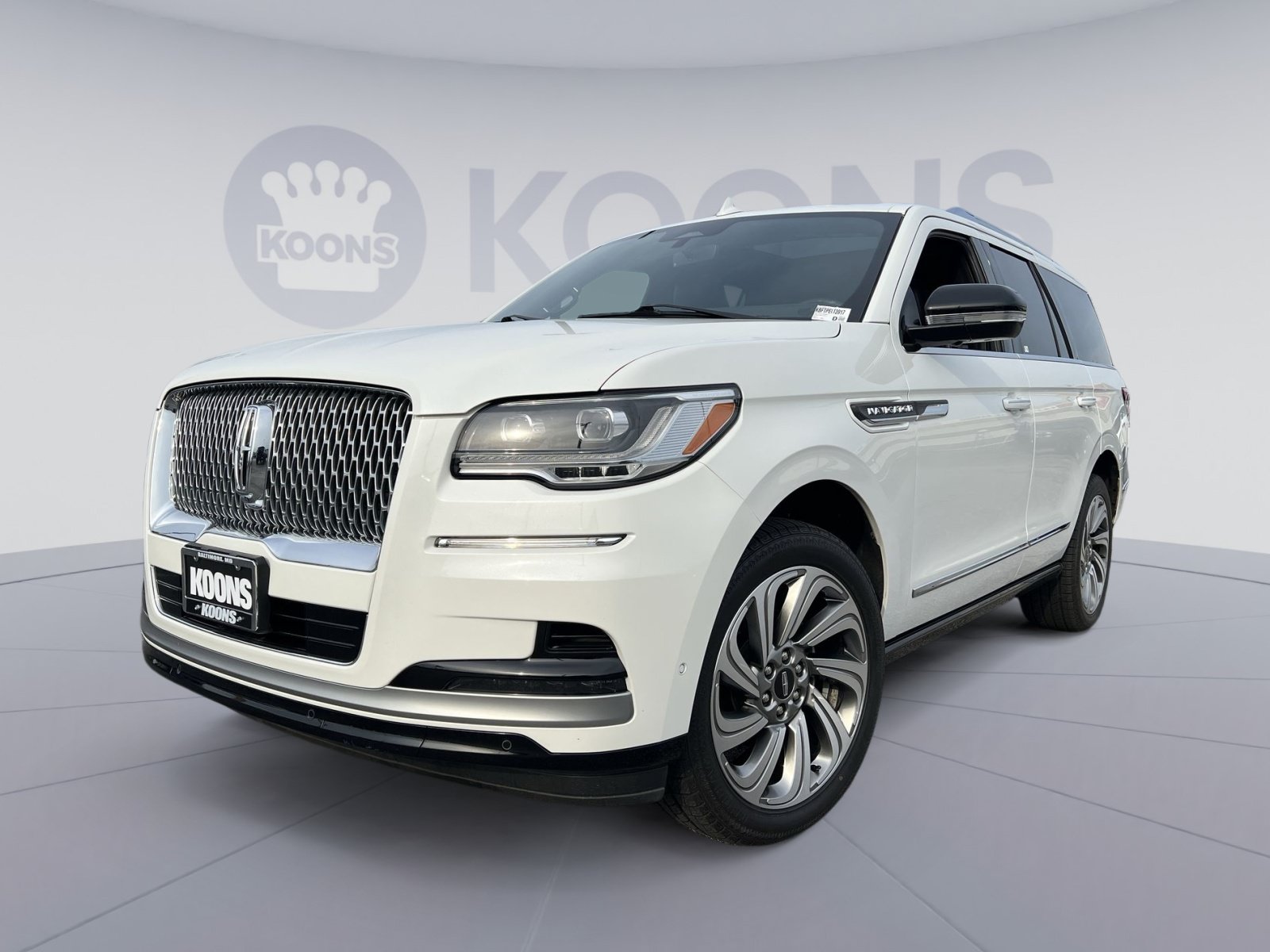 Used 2023 Lincoln Navigator Reserve AWD/4WD image 1