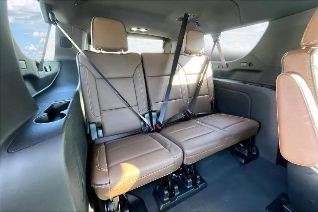 Used 2025 Chevrolet Suburban High Country image 26