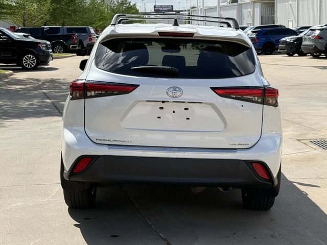 Used 2022 Toyota Highlander LE image 5