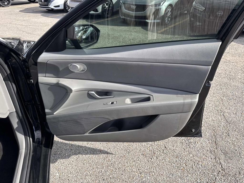 Used 2021 Hyundai Elantra SEL image 14