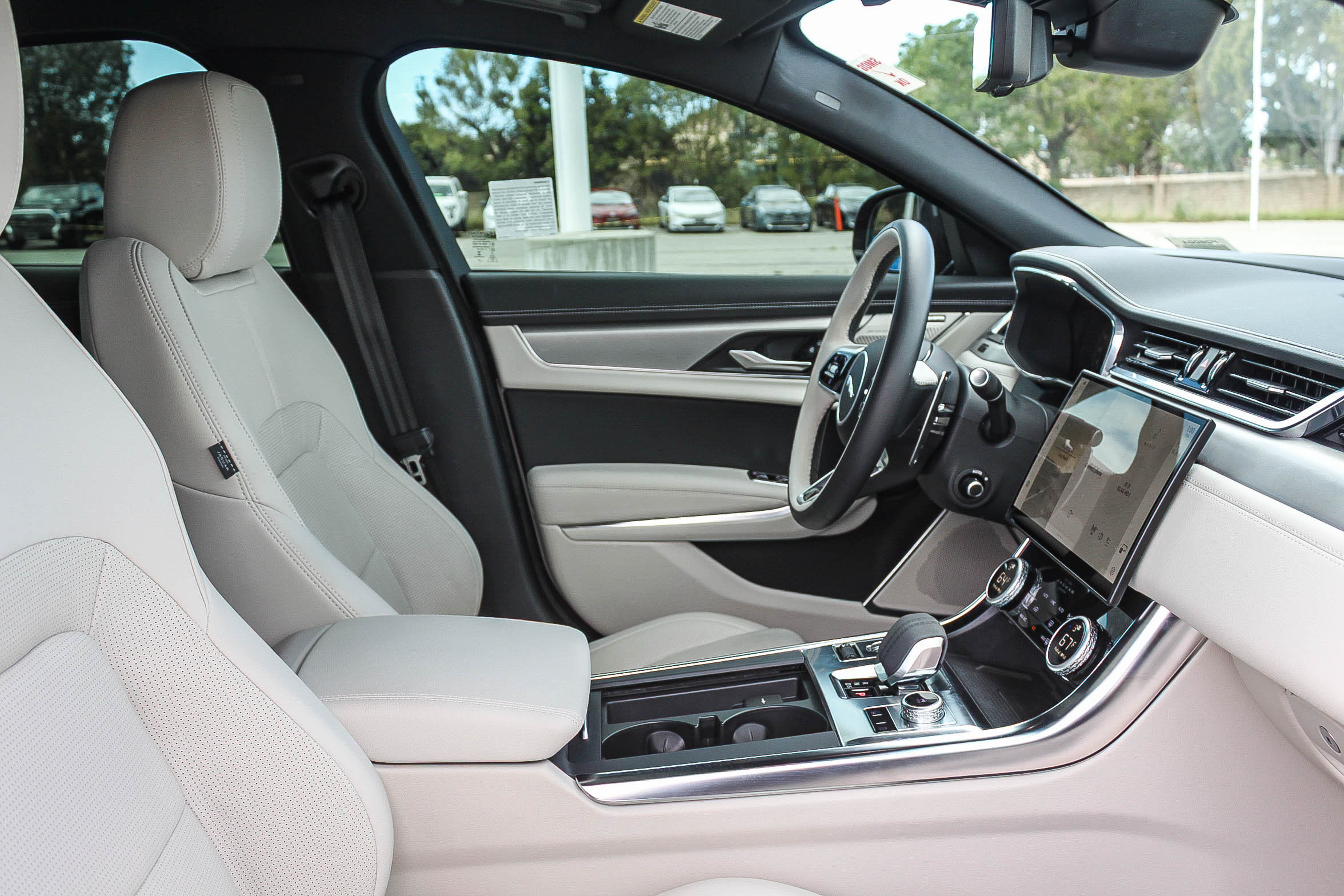 Used 2024 Jaguar XF R-Dynamic SE image 18