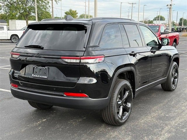 New 2025 Jeep Grand Cherokee Limited w/ Black Appearance Package image 3