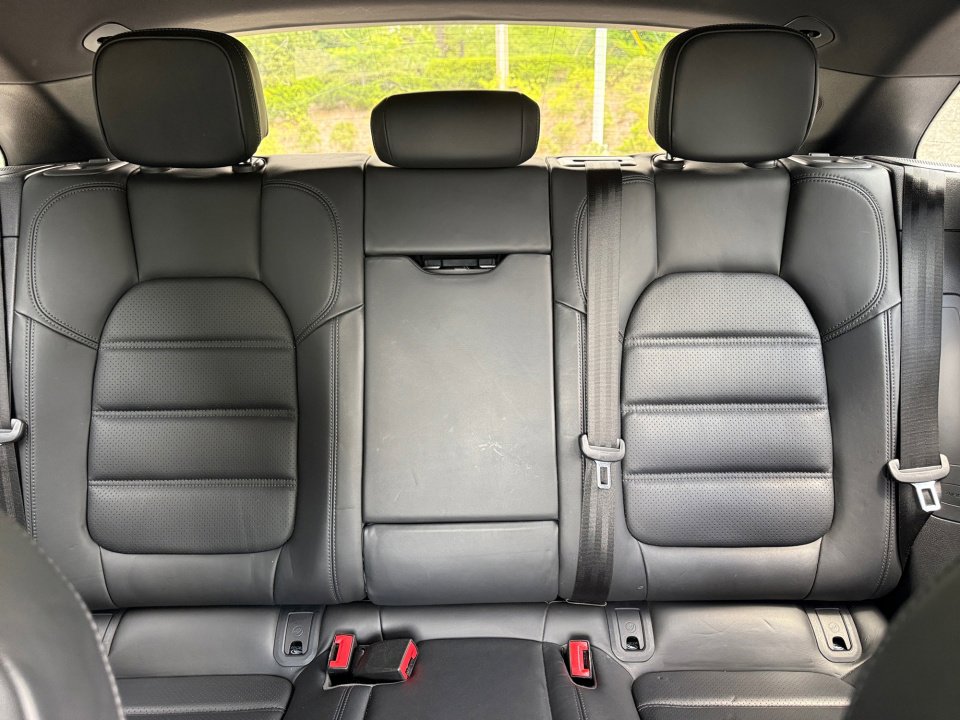 Certified 2022 Porsche Macan S AWD/4WD image 23