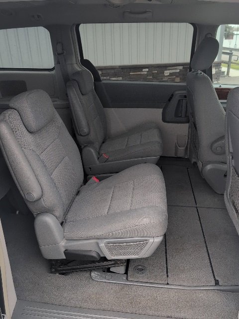 Used 2009 Chrysler Town & Country Touring image 29