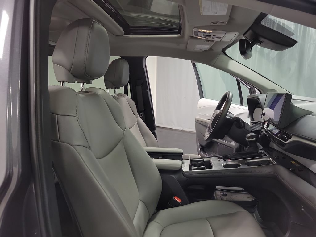 Used 2025 Toyota Sienna XLE w/ XLE Plus Package FWD image 22