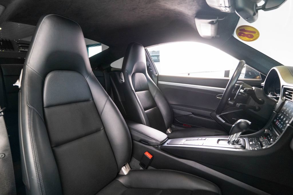 Certified 2018 Porsche 911 Turbo image 18