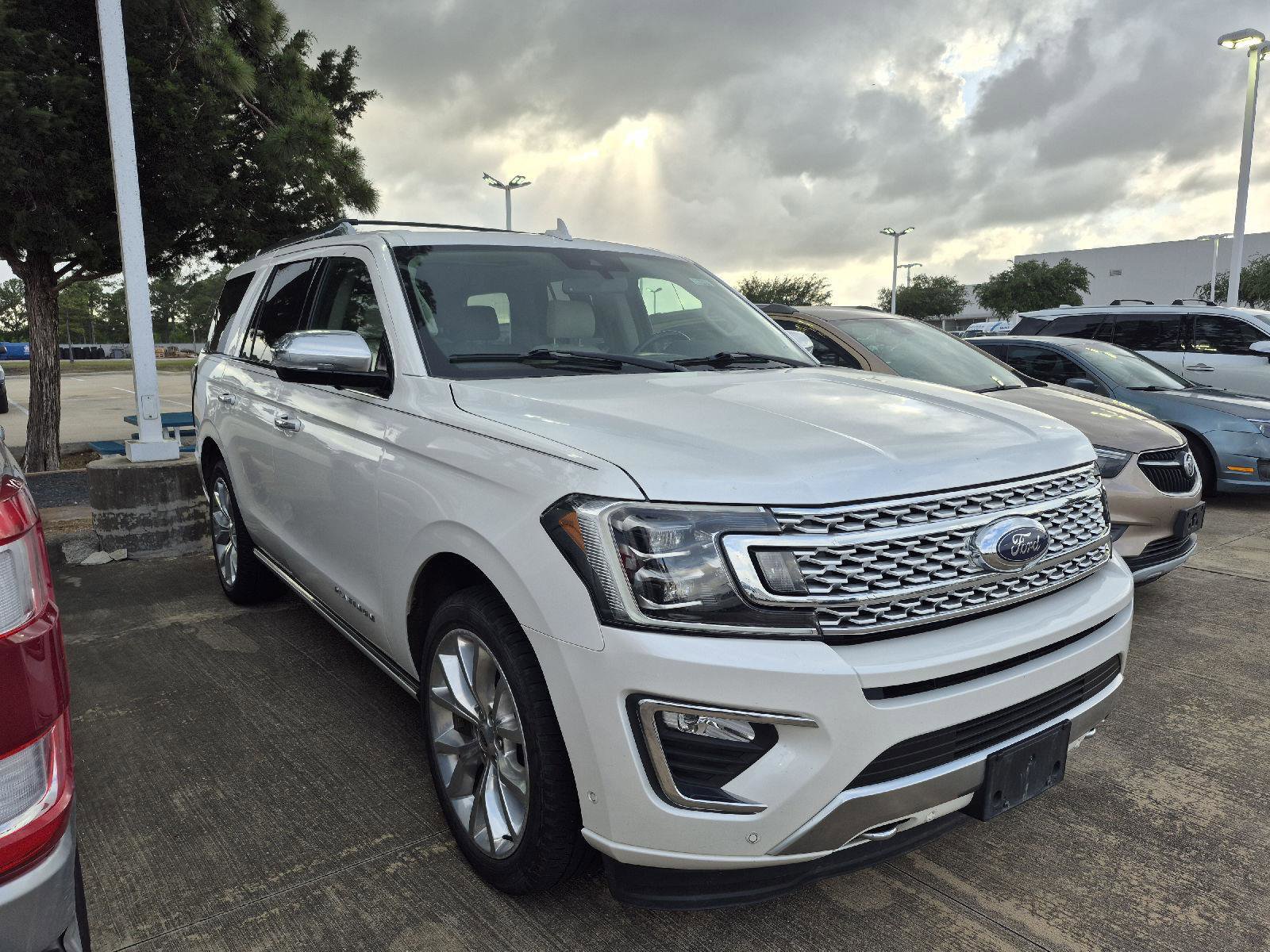 Used 2019 Ford Expedition Platinum AWD/4WD image 2