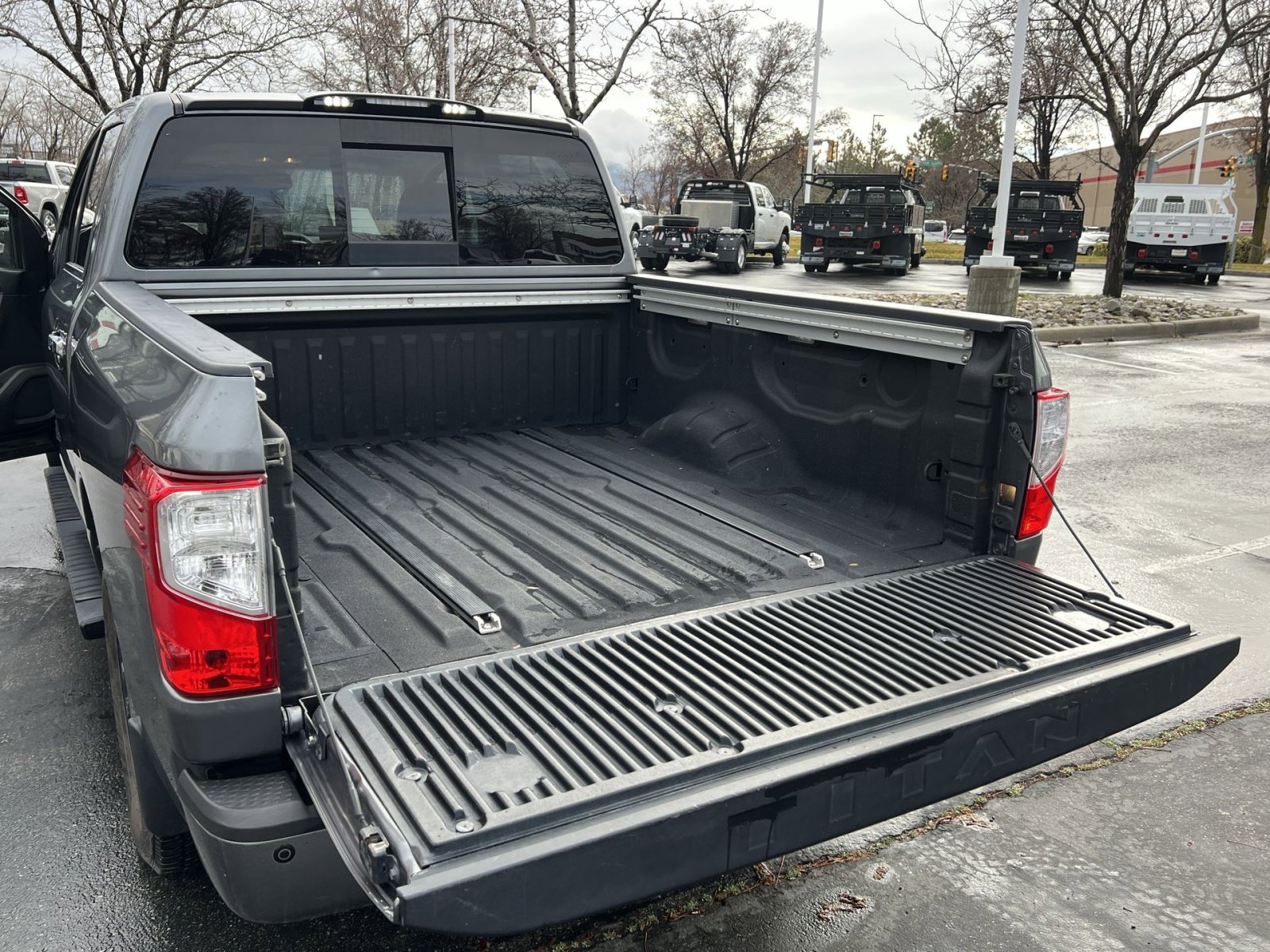 Used 2017 Nissan Titan SV image 33