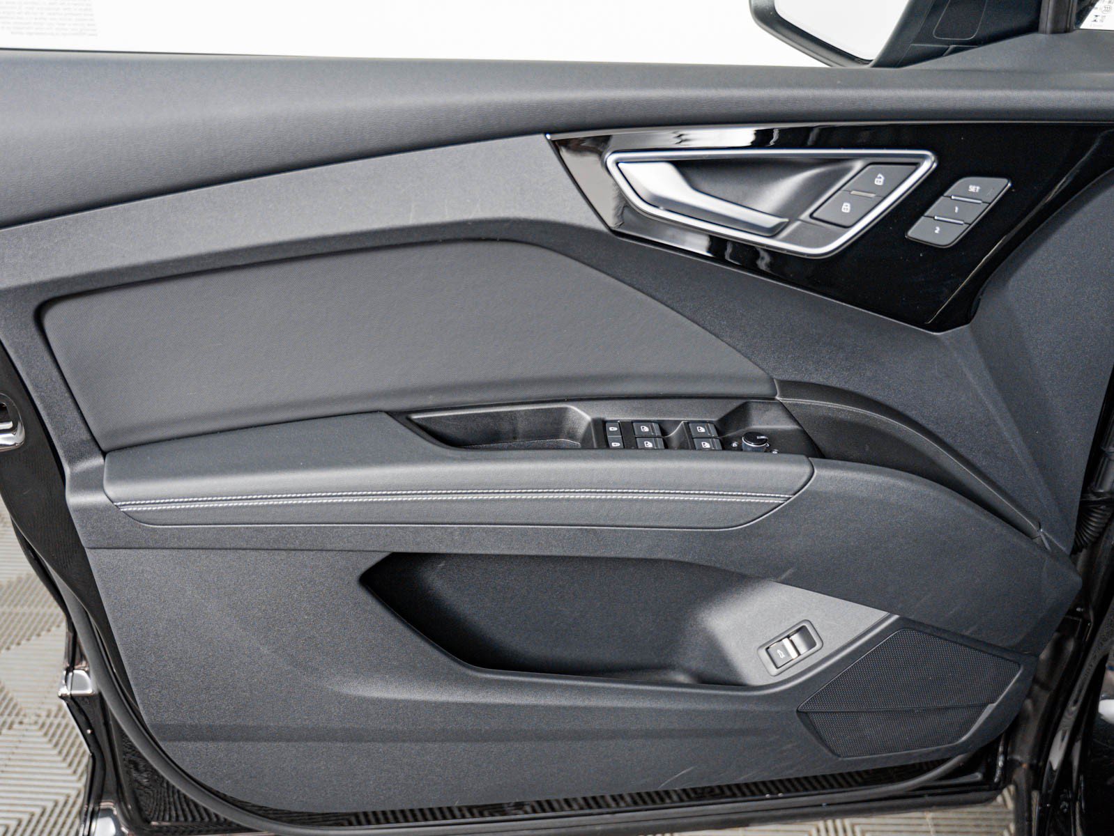 Used 2023 Audi Q4 e-tron Prestige AWD/4WD image 23