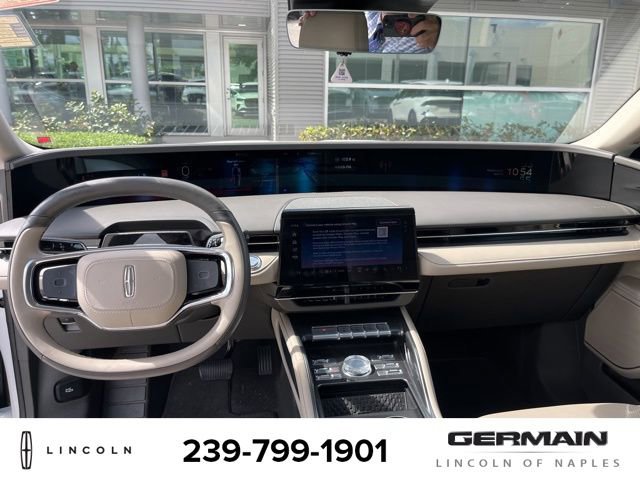 Used 2025 Lincoln Nautilus Premier image 15
