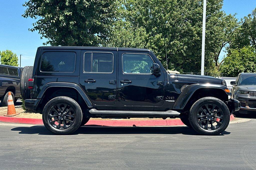 Used 2021 Jeep Wrangler Unlimited Sahara AWD/4WD image 3