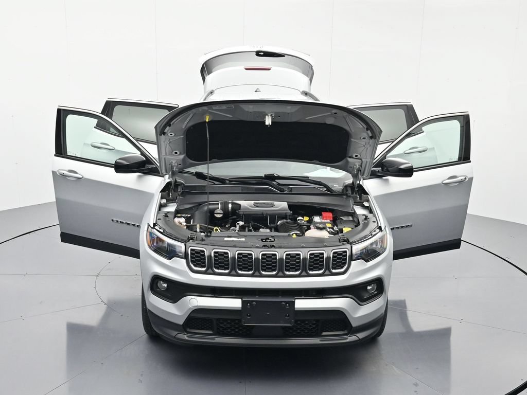 Used 2024 Jeep Compass Latitude AWD/4WD image 43