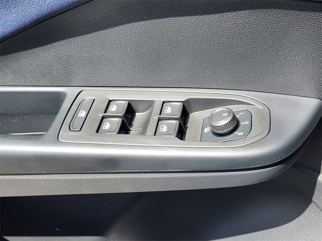 New 2025 Volkswagen Taos SEL image 4