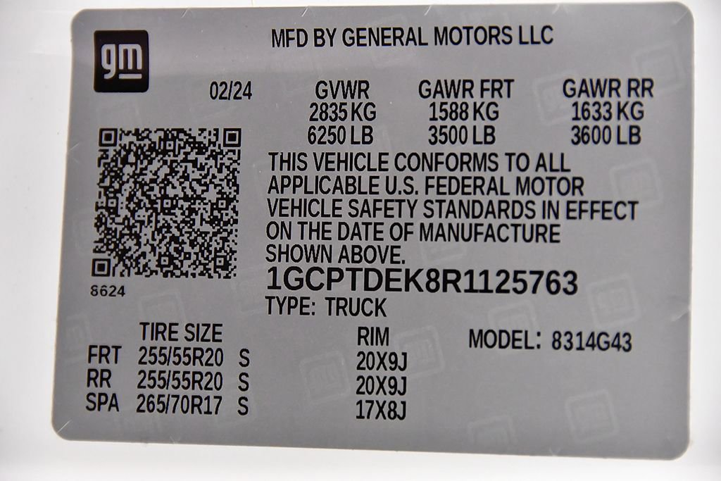 Used 2024 Chevrolet Colorado Z71 w/ LPO, Dark Essentials Package image 17