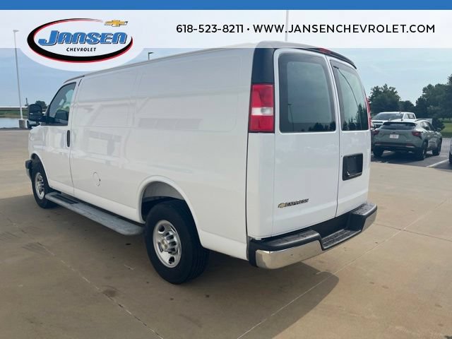 Used 2025 Chevrolet Express 2500 w/ Driver Convenience Package RWD image 4