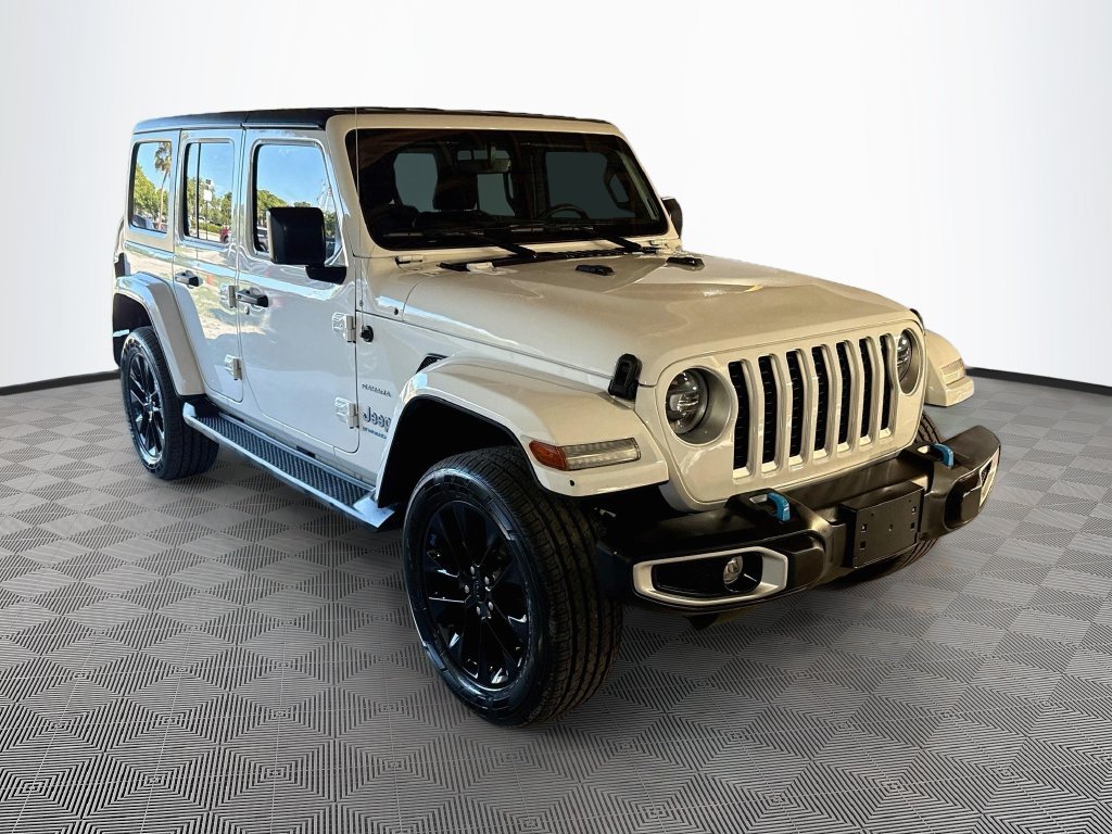 Certified 2023 Jeep Wrangler Unlimited Sahara w/ Cold Weather Group AWD/4WD image 4