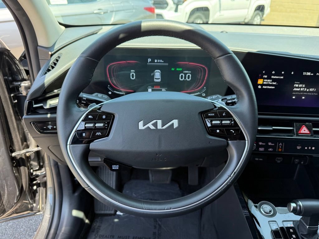 Used 2025 Kia Niro EX FWD image 23