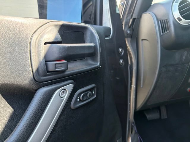Used 2018 Jeep Wrangler Unlimited Sahara AWD/4WD image 11