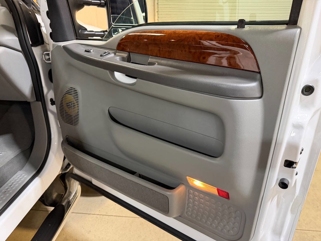 Used 2002 Ford F350 Lariat image 45