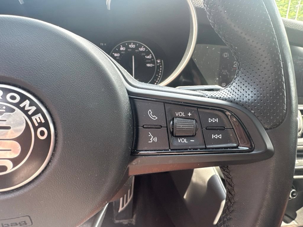 Used 2022 Alfa Romeo Giulia Ti AWD/4WD image 35
