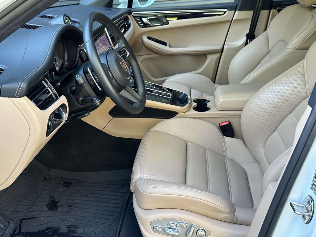 Certified 2025 Porsche Macan AWD/4WD image 20
