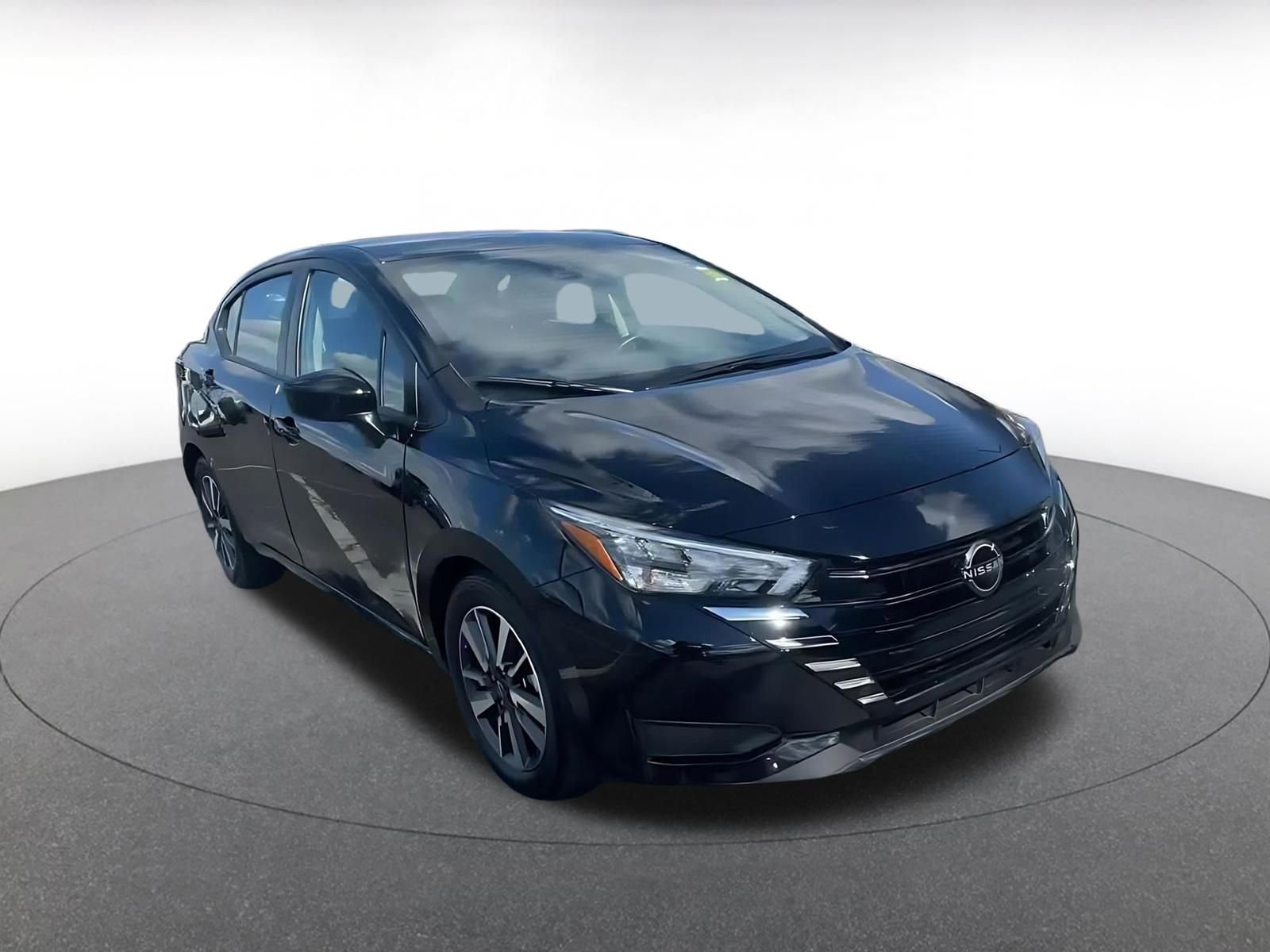 Used 2025 Nissan Versa SV image 3