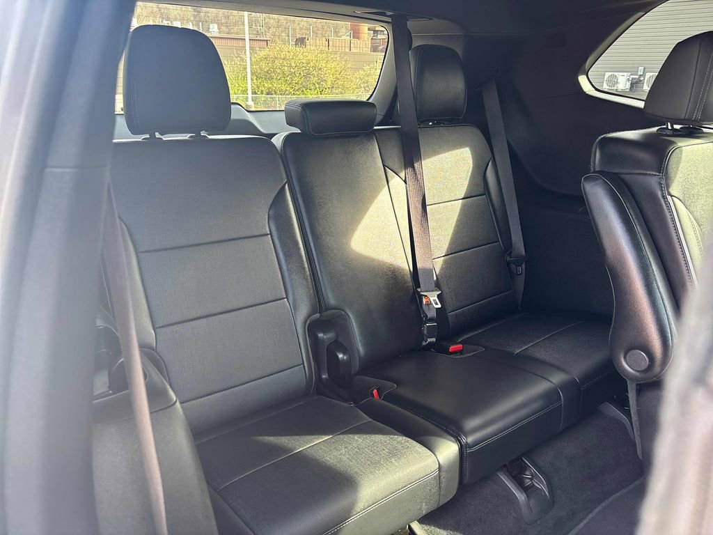 Used 2025 Buick Enclave Preferred AWD/4WD image 28