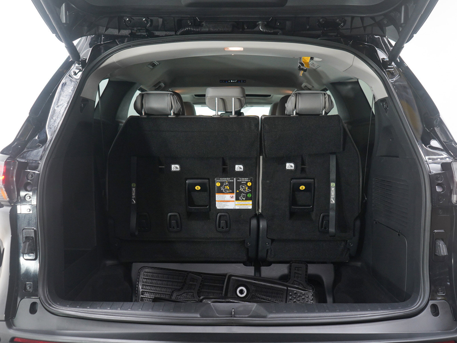 Used 2025 Toyota Sienna XLE image 17
