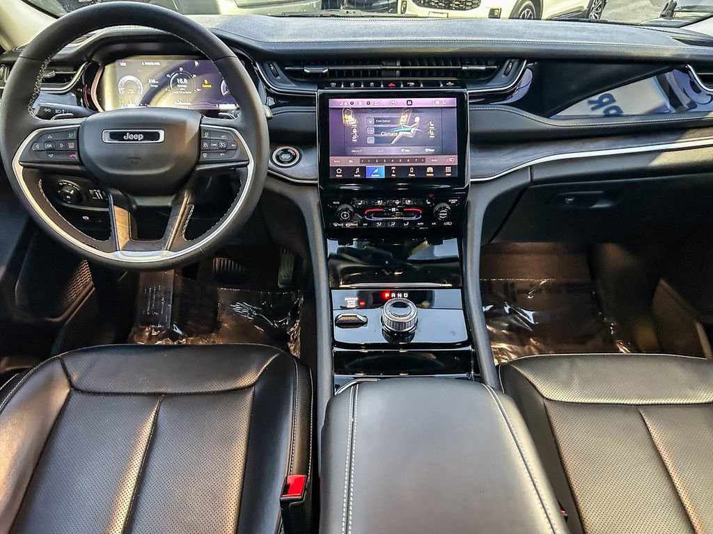 Used 2023 Jeep Grand Cherokee Limited w/ Luxury Tech Group II AWD/4WD image 16