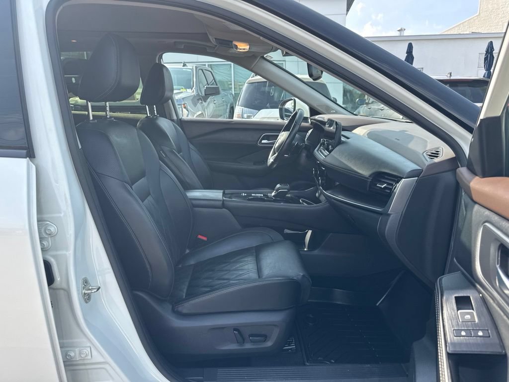 Used 2023 Nissan Rogue Platinum FWD image 14