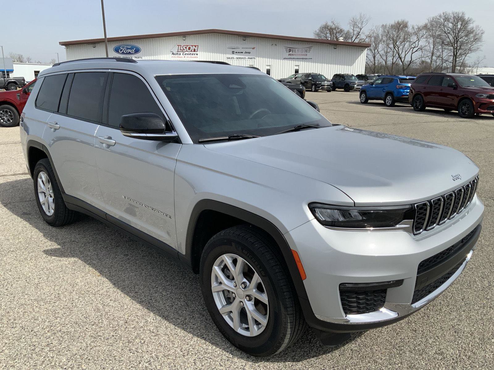 Used 2023 Jeep Grand Cherokee L Limited image 2