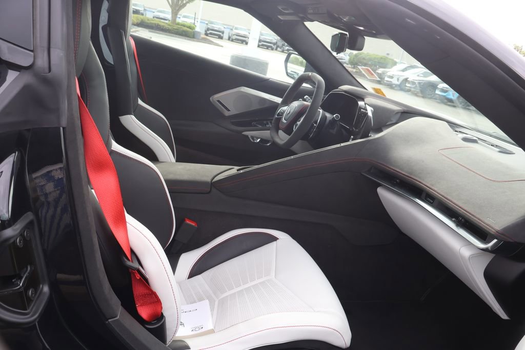 Used 2023 Chevrolet Corvette Stingray Premium Conv w/ Z51 Performance Package RWD image 37