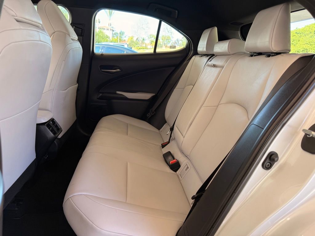 Certified 2024 Lexus UX 250h FWD image 18