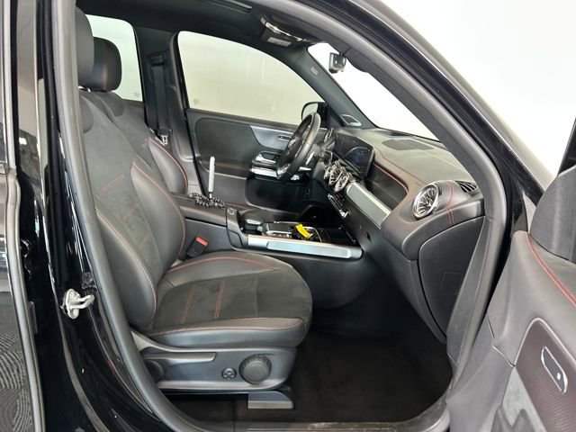 Used 2022 Mercedes-Benz EQB 300 4MATIC image 28