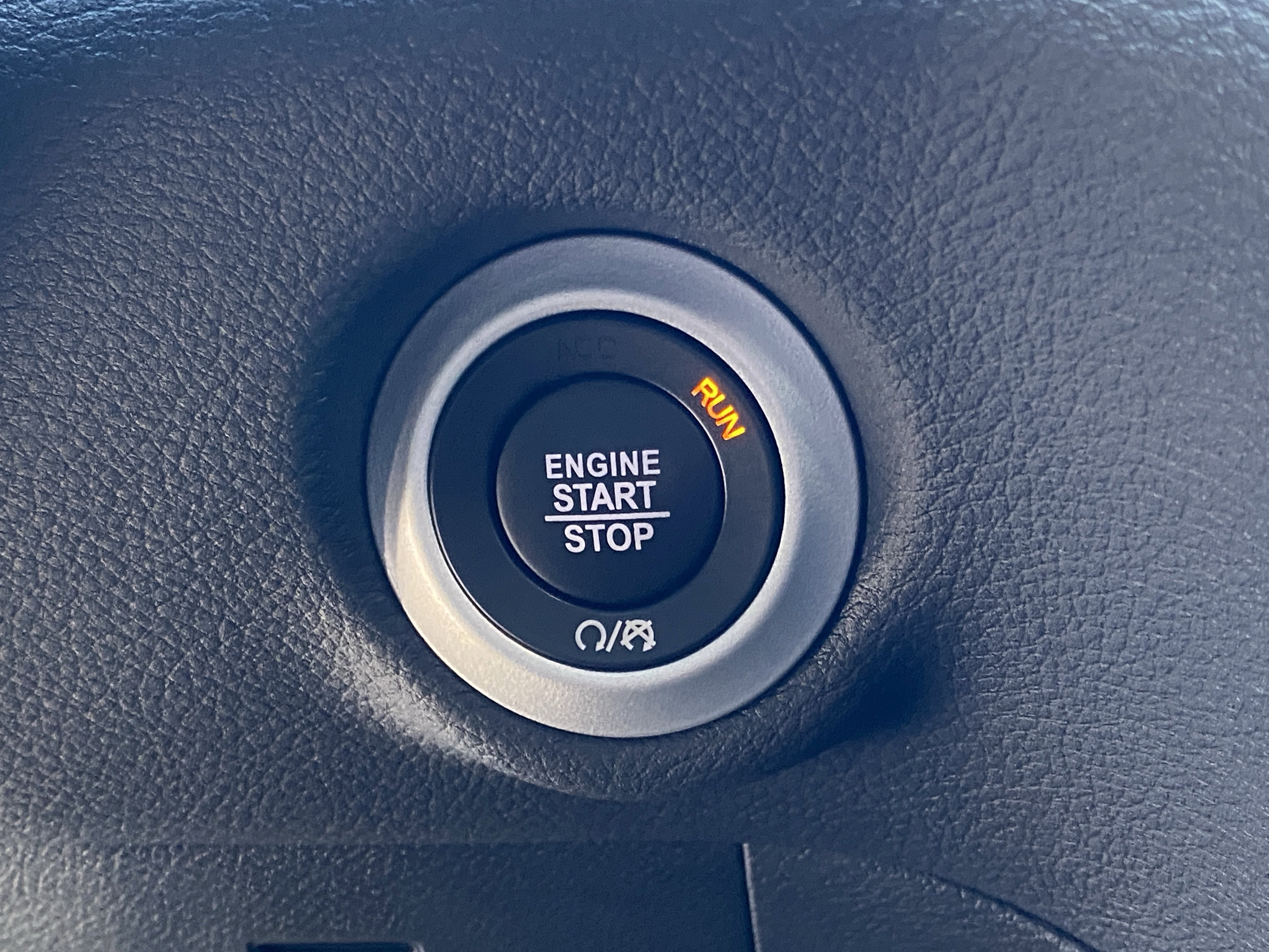 Used 2024 Chrysler Pacifica Limited w/ Uconnect Theater Family Group image 26