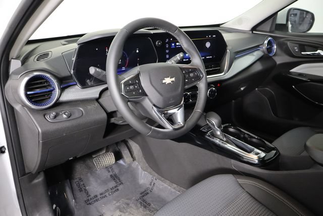 Used 2025 Chevrolet Trax LT w/ Driver Confidence Package FWD image 22